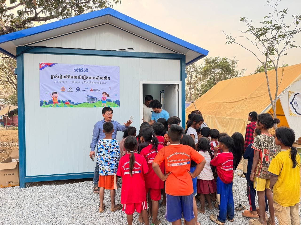 ការនាំយក “សាលារៀនឌីជីថល” ទៅដល់ជំរំសុវត្ថិភាព ដើម្បីធានានិរន្តរភាពនៃការសិក្សាសម្រាប់សិស្សានុសិស្សភៀសសឹកនៅខេត្តឧត្តរមានជ័យ