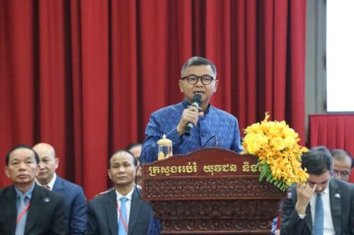 ឧបនាយករដ្ឋមន្ត្រី ហង់ជួន ណារ៉ុន៖ គិតត្រឹមឆ្នាំសិក្សា ២០២៥-២០២៦ សាលាមត្តេយ្យសិក្សា និងគ្រឹះស្ថានសិក្សានៅកម្ពុជាមានជិត ២ម៉ឺនកន្លែង, ខណៈអត្រាចូលរៀលរបស់សិស្សកើនឡើង