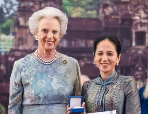 ព្រះអង្គម្ចាស់ក្សត្រីដាណឺម៉ាក យាងទតភាពអស្ចារ្យនៃប្រាសាទអង្គរវត្ត និងសិប្បកម្មហត្ថកម្មខ្មែរ ទាំងសម្តែងព្រះរាជហឫទ័យកោតសរសើរយ៉ាងក្រៃលែង