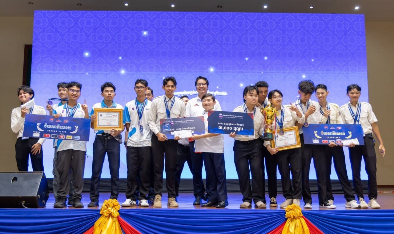 ក្រុមនិស្សិត NPIC ជាប់ជ័យលាភីប្រកួតរ៉ូបូតថ្នាក់ជាតិ និងត្រូវត្រៀមខ្លួនចូលរួមប្រកួតបន្តនៅហុងកុង