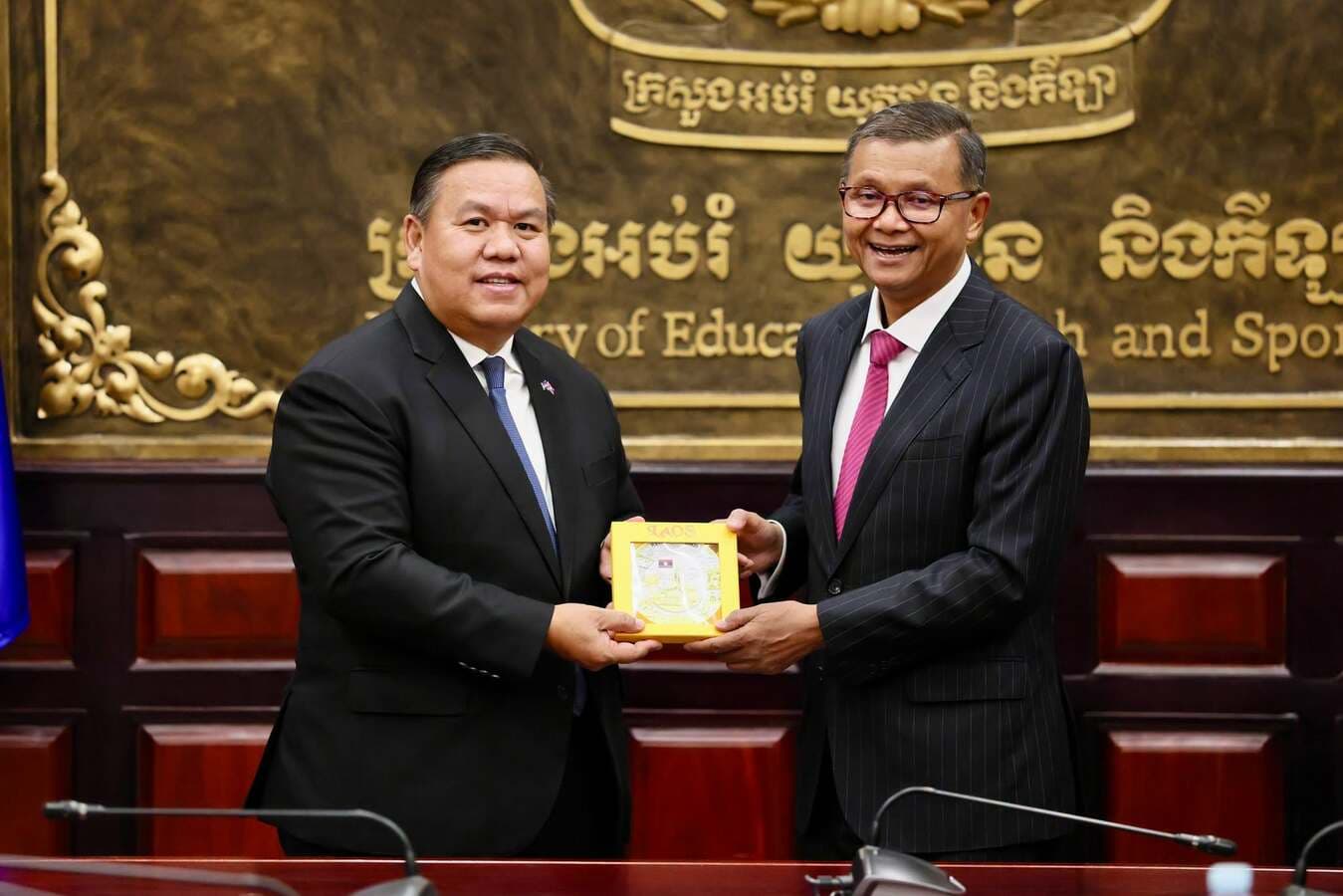 ឯកឧត្តមបណ្ឌិតសភាចារ្យ ហង់ជួន ណារ៉ុន ពិភាក្សាការងារជាមួយឯកអគ្គរដ្ឋទូតឡាវ ដើម្បីពង្រឹងកិច្ចសហប្រតិបត្តិការវិស័យអប់រំ