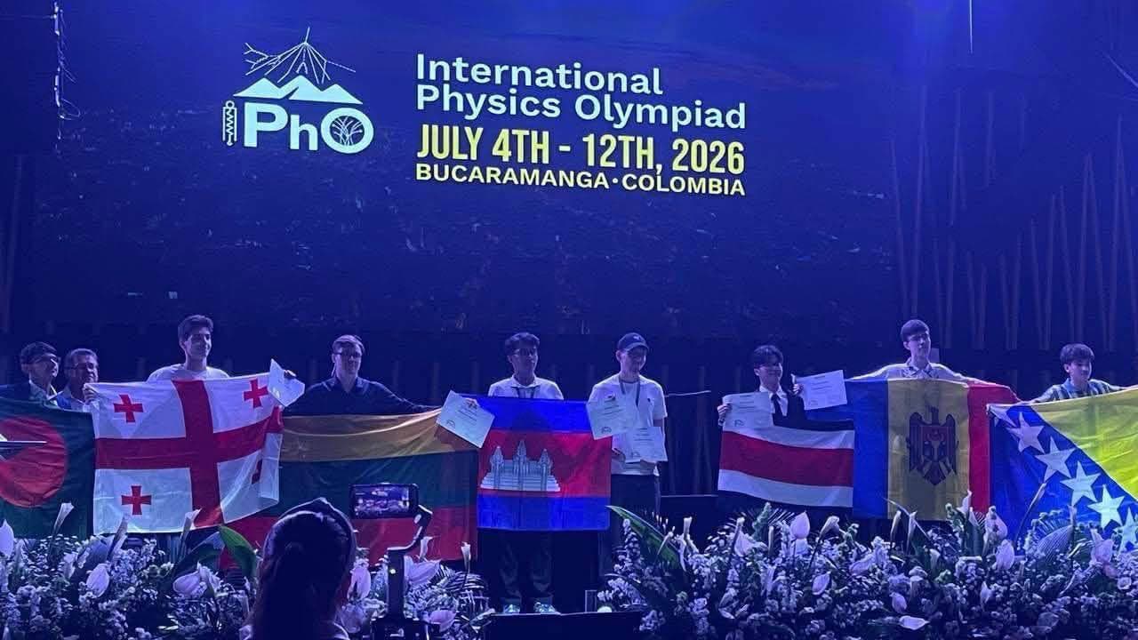 អបអរសាទរ! ង៉ែត បញ្ញាឧត្តម ដណ្ដើមបានពានរង្វាន់កិត្តិយស ការប្រកួតប្រជែងរូបវិទ្យាអូឡាំព្យាដអន្តរជាតិលើកទី៥៦