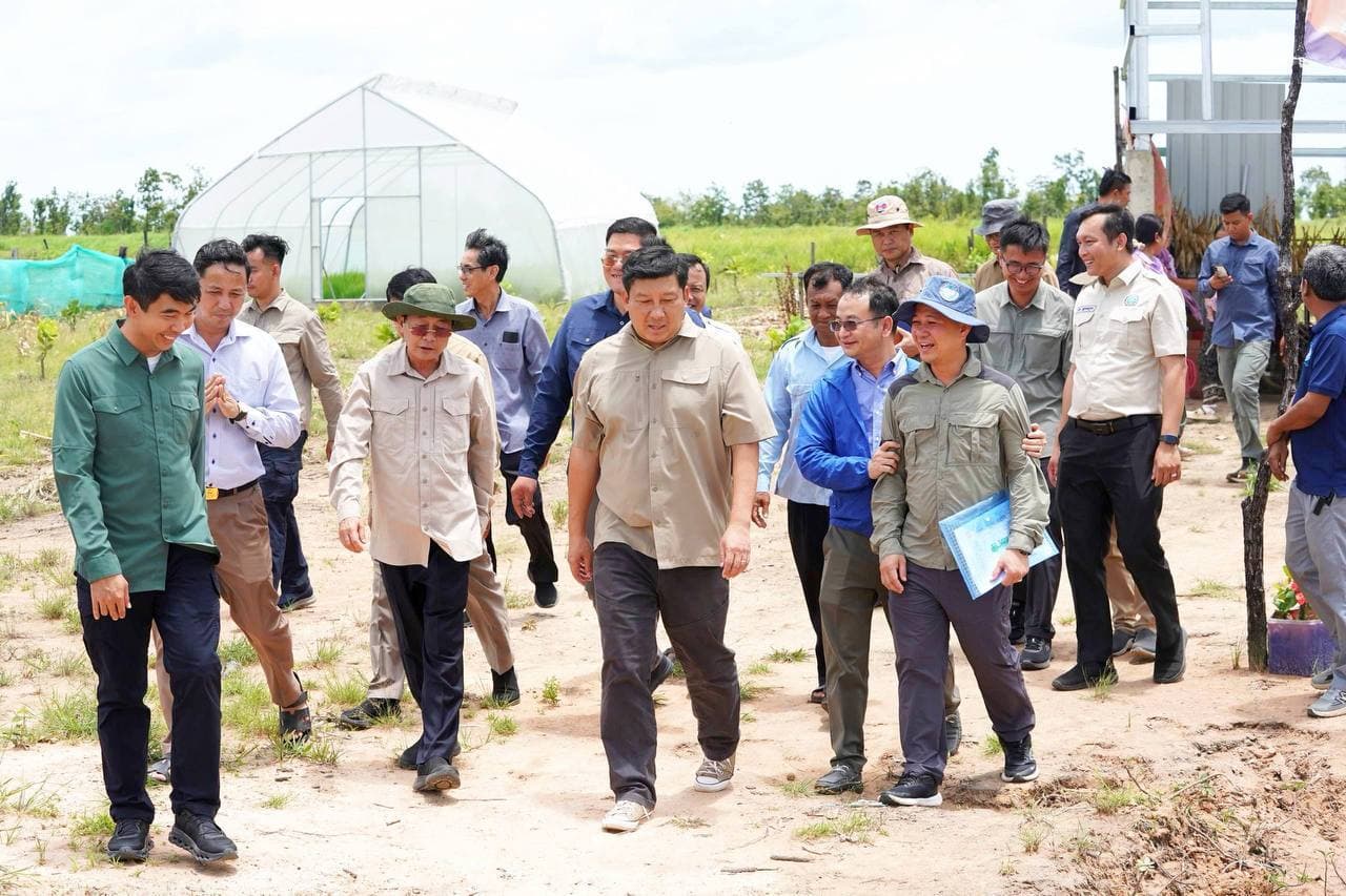 ការចុះពិនិត្យទីតាំងដីសម្បទានសង្គមកិច្ច LASED III ក្នុងឃុំក្បាលដំរី ស្រុកអូរគ្រៀងសែនជ័យ និងទីតាំង LASED II ក្នុងឃុំដារ ស្រុកចិត្របុរី ខេត្តក្រចេះ