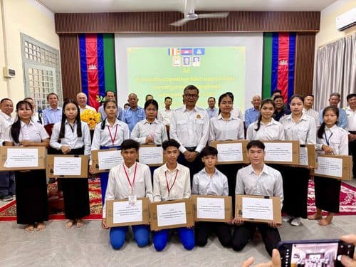 ពិធីសំណេះសំណាលជាមួយសិស្សានុសិស្សនិទ្ទេស A ស្រុកកងមាស ខេត្តកំពង់ចាម ក្នុងការប្រឡងសញ្ញាបត្រមធ្យមសិក្សាទុតិយភូមិ