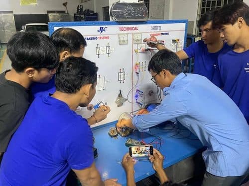 អាហារូបករណ៍ពេញថ្លៃ ១០០% លើជំនាញបច្ចេកទេសរថយន្ត សម្រាប់សិស្សនិទ្ទេស A វិទ្យាស្ថានបច្ចេកទេស ហ្ស៊ី វ៉េ សេ