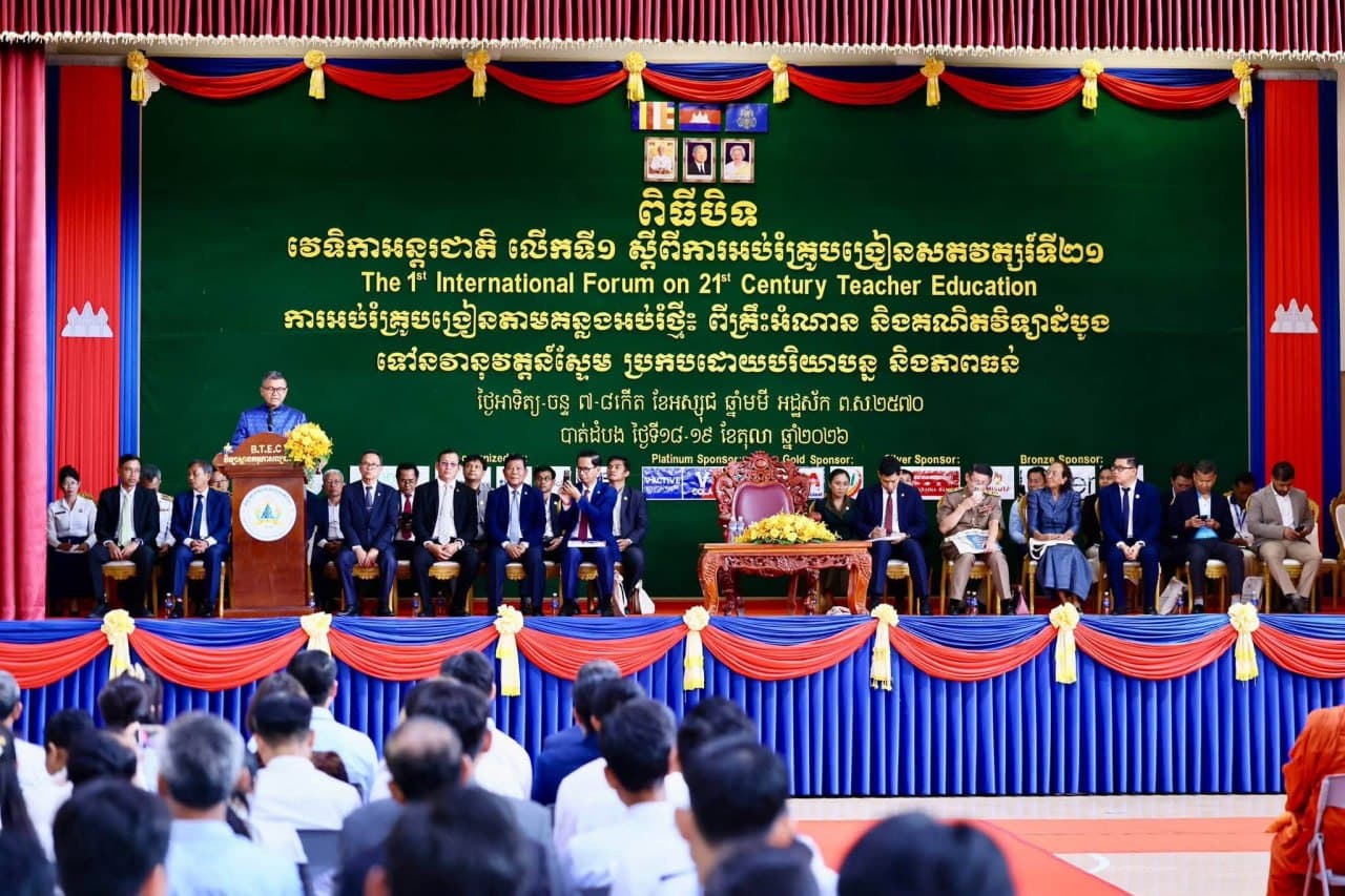 គរុនិស្សិត៤រូបនៅបាត់ដំបងជាប់ជាគរុនិស្សិតឆ្នើម ប្តេជ្ញានាំវិធីសាស្ត្របង្រៀនល្អដល់សិស្សបឋមសិក្សា