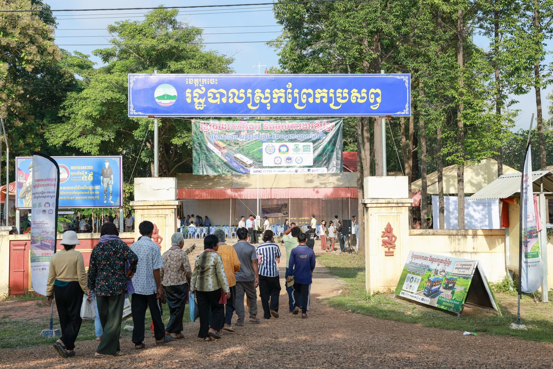 មន្រ្តីជាន់ខ្ពស់ក្រសួងការងារ៖ កុំរកការងារតាមការ “ខ្សឹបតៗគ្នា” សូមរកការងារស្របច្បាប់មានសុវត្ថិភាពសម្រាប់ខ្លួនឯង និងជួយលើកកម្ពស់សេដ្ឋកិច្ចគ្រួសារ និងសេដ្ឋកិច្ចជាតិ